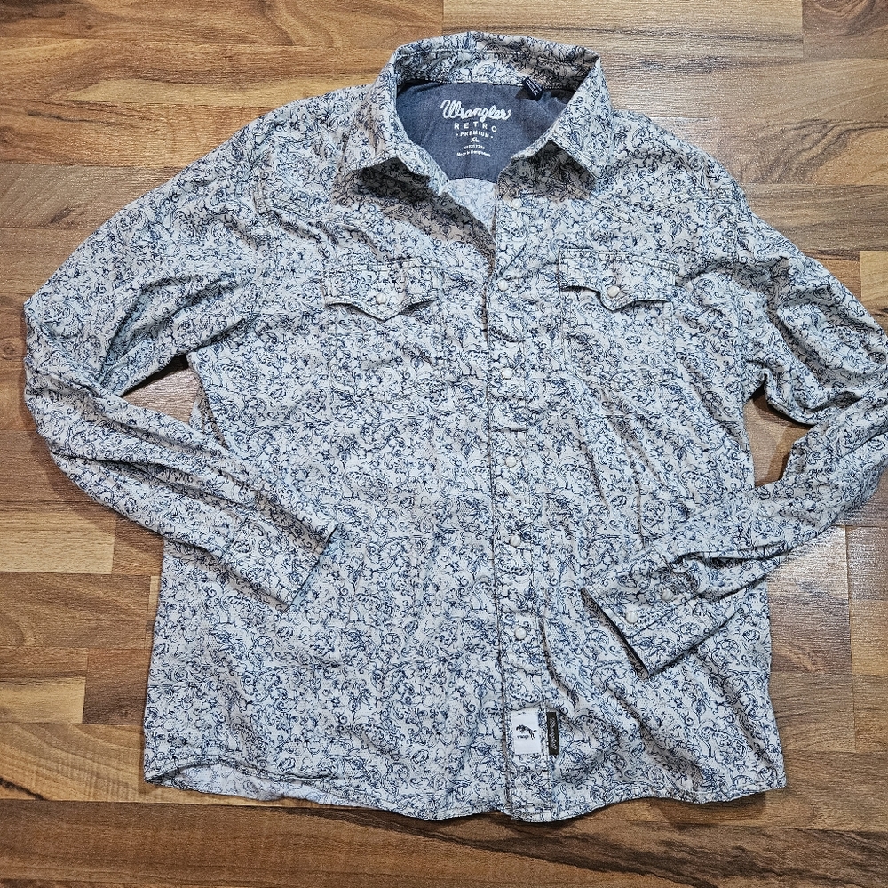 Wrangler Blue and White Casual Button Down Shirt